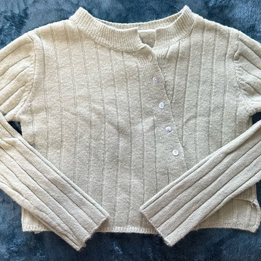 Light green sweater